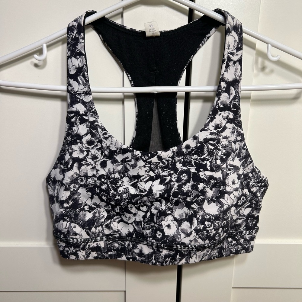 Lululemon Invigorate Bra size 4 - Picture 6 of 7